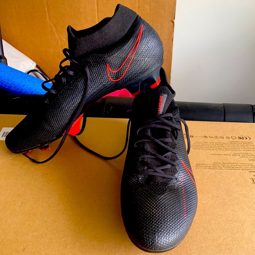 Nike soccer cleats Mercury